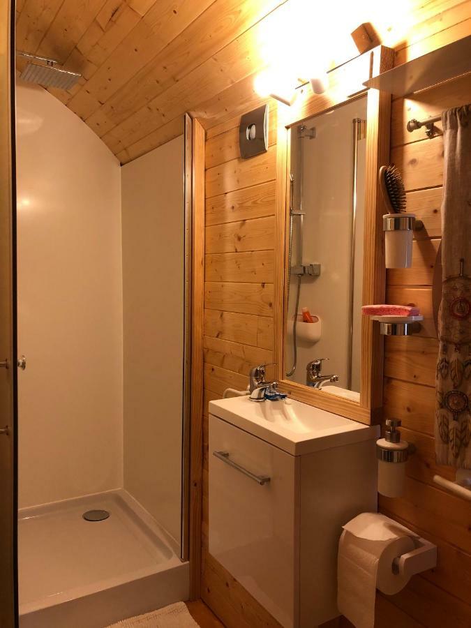 Millygite Chalet-On-Wheels By The River Exterior photo